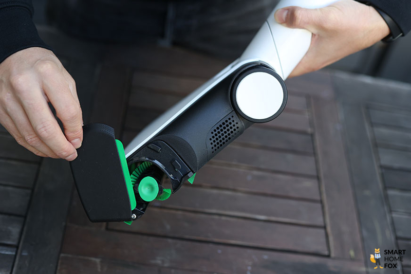 Die Reinigung der EB7, der Bürste des Vorwerk VK7, ist in unserem Test sehr einfach